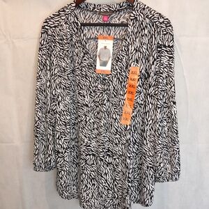 NWT Vince Camuto Long Sleeve V-Neck Black and White Blouse | Size XXL